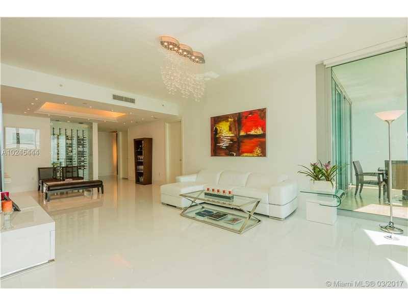 Modern - Grovenor House 2 BR Condo Coral Gables Miami