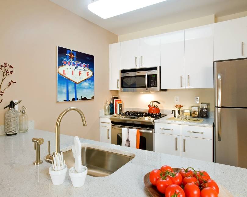 NO FEE! STUNNING apartment in state-of-the-art luxury building in Williamsburg!