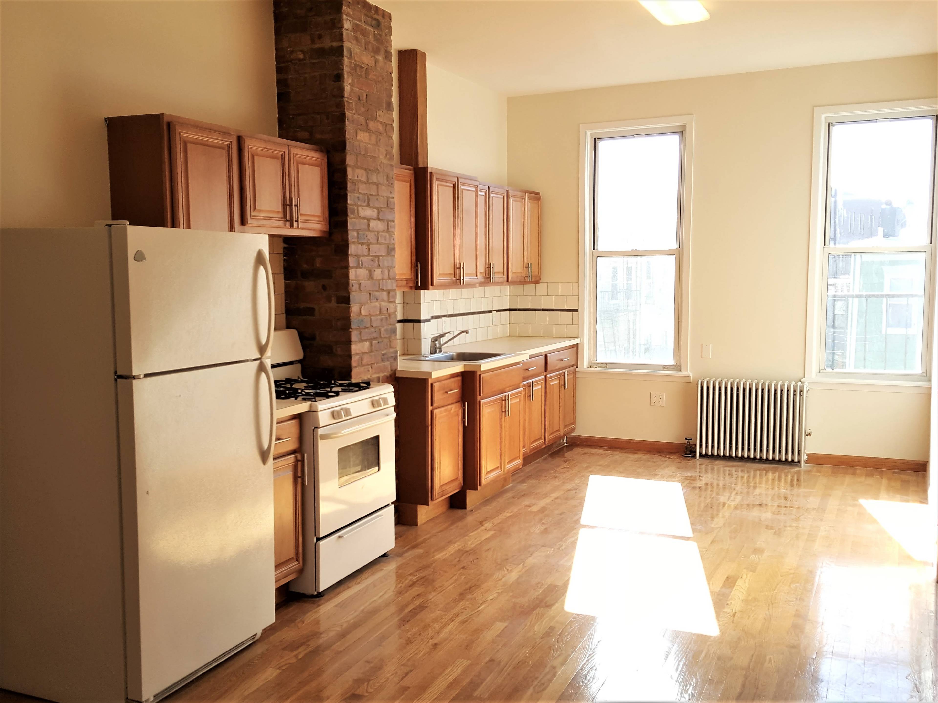 **SIZE MATTERS** MASSIVE, FLOOR THROUGH 1 BR WITH AN EAT IN KITCHEN.  RIGHT ON THE BORDER OF GREENPOINT AND THE NORTHSIDE OF WILLIAMSBURG!