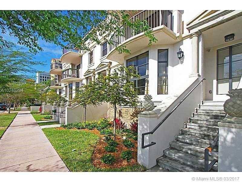 A beautiful 2 story townhouse - VILLAGE PARK 3 BR Condo Bal Harbour Miami