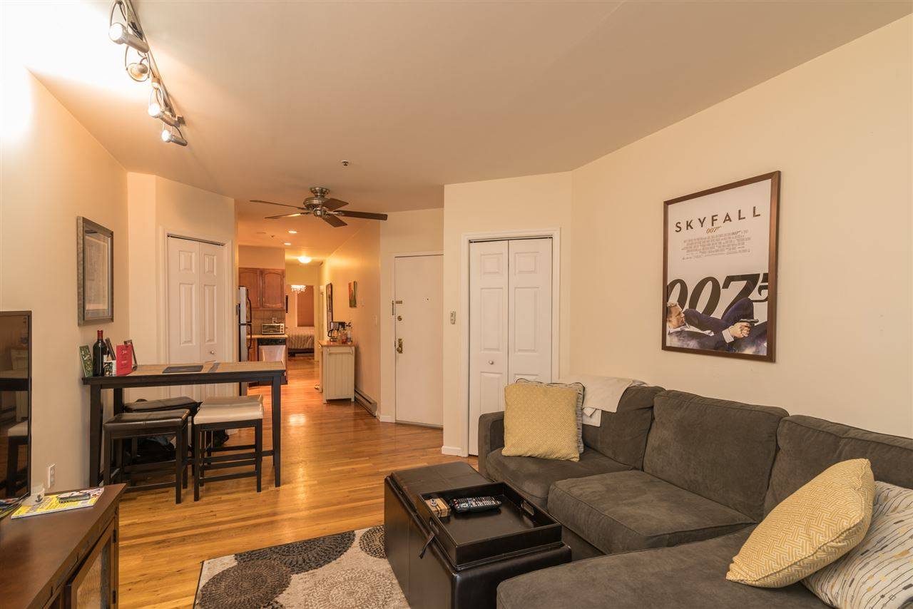 Gorgeous 1 Bed / 1 Bath condo located in the heart of Hoboken