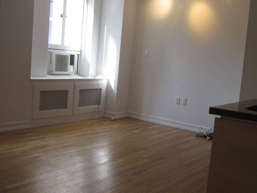 Beautiful Huge 1 Bed With Condo Like Finishes In A  Luxury Doorman Building *No Fee*
