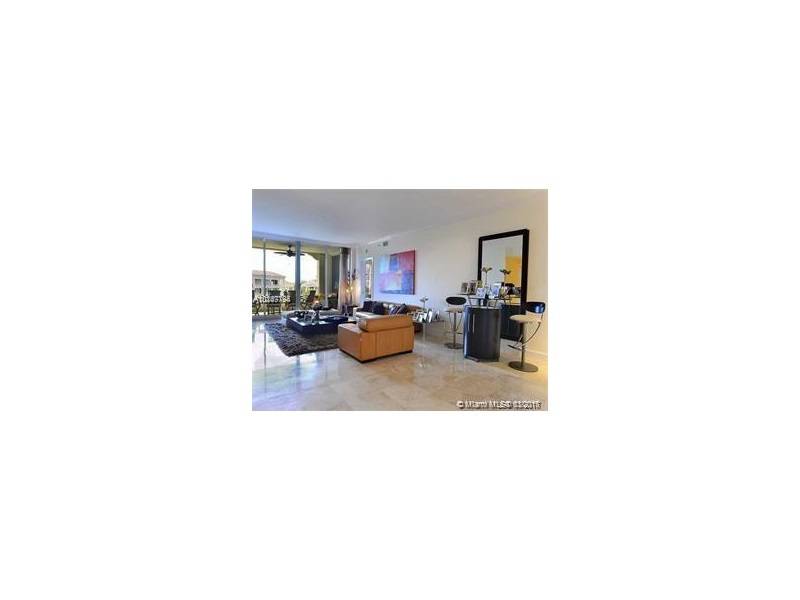 Beautifully maintained 3 bedroom 3 bathroom penthouse with bay and downtown views