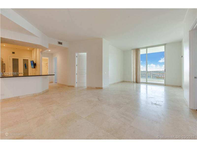 Stunning unobstructed panoramic Bay views from this 3bed/2