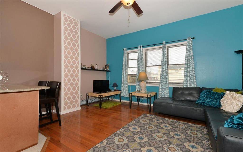 Great location-Newly Renovated 1Br-1 Bath Split Level in the Heart of the Heights