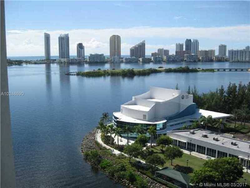 Spacious 3 bedroom apartment with a spectacular intracoastal view