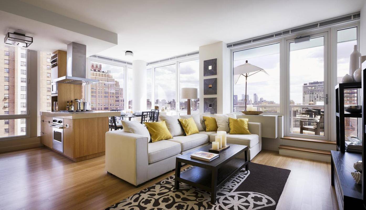Sun-filled 2 Bedroom with Large Closets and River Views on the Highline