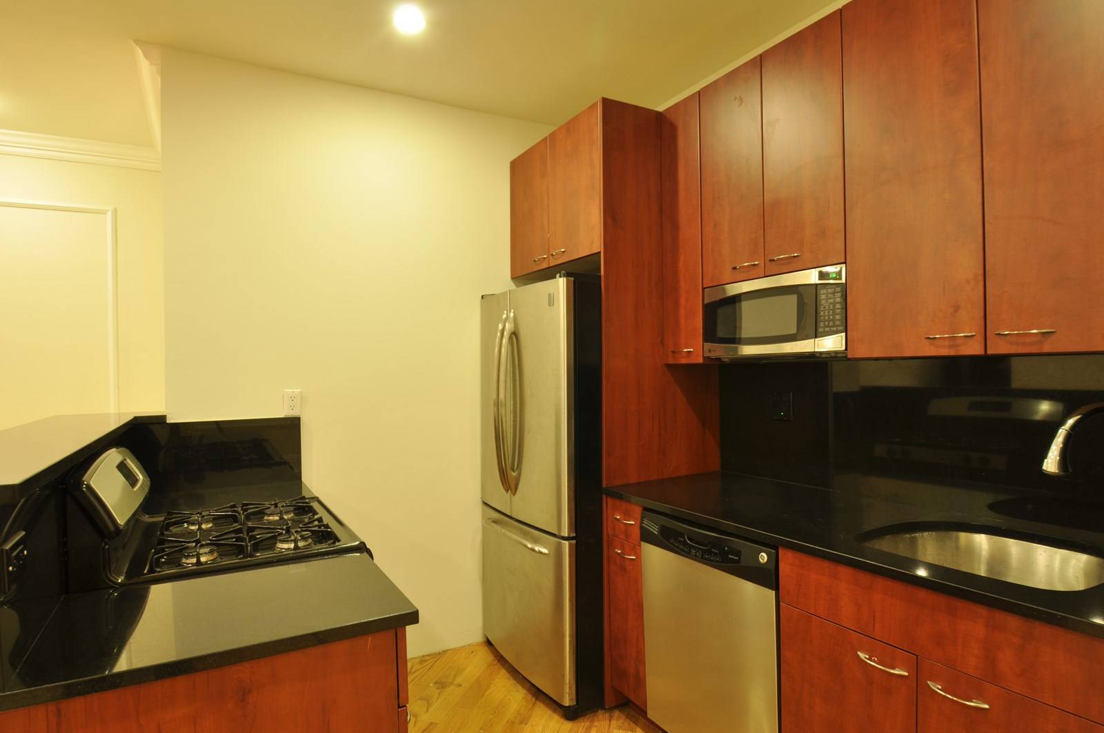 [Upper East Side]- Renovated 3 bedroom includes 1 month FREE!