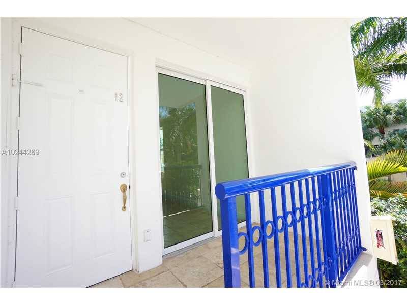 Luxury townhome with 3 bedrooms & 2 1/2 baths in Bay Harbor Islands