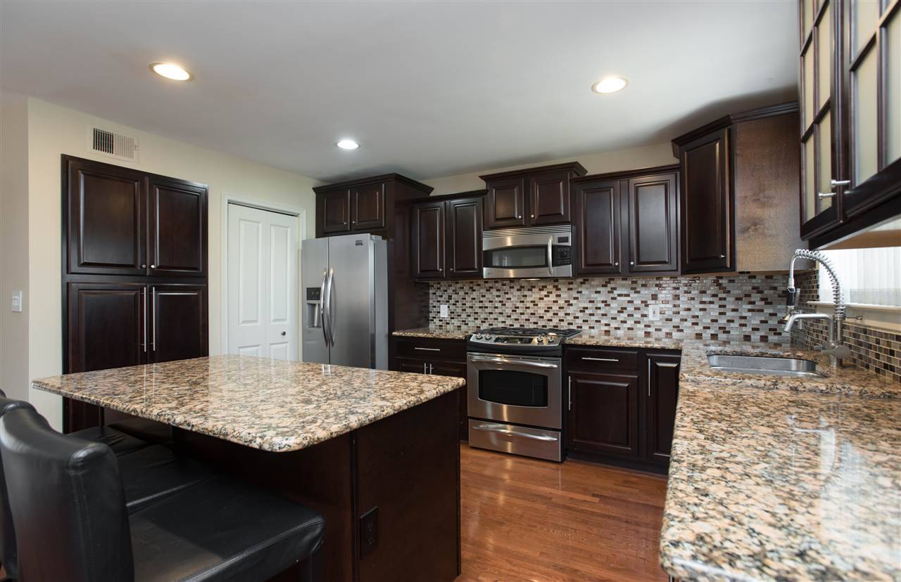 Newly Renovated: 3 Bedroom/2 - 3 BR Condo New Jersey