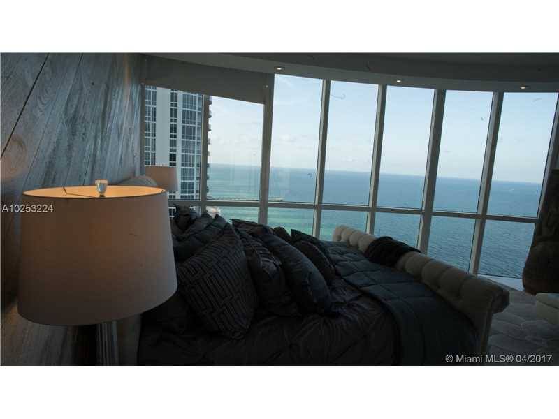 Positioned with a direct ocean view - TDR TOWER III CONDO 3 BR Condo Miami
