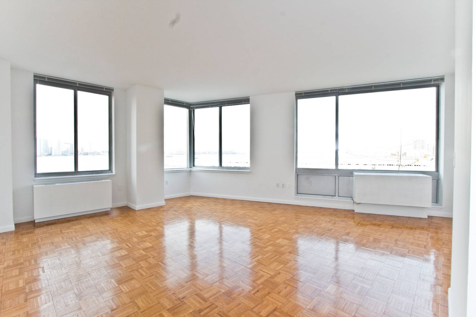 TriBeCa: Large 1 Bedroom - Over 800 Sq Ft - One Month Free