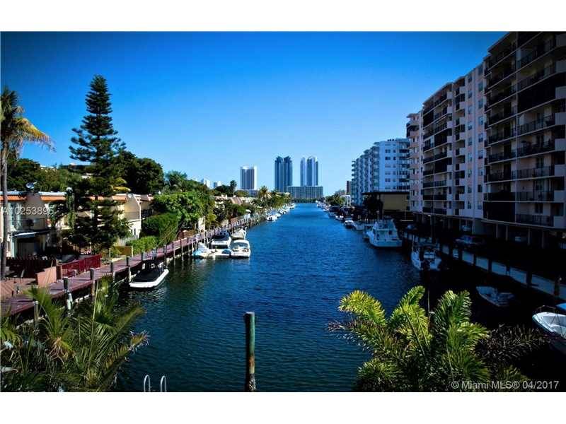 DIRECT WATERVIEWS - OCEAN VIEW TOWNHOMES 3 BR Condo Bal Harbour Miami