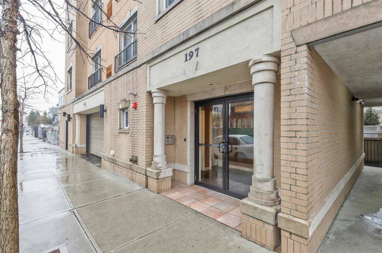 Fantastic home in modern elevator building near Journal Square PATH