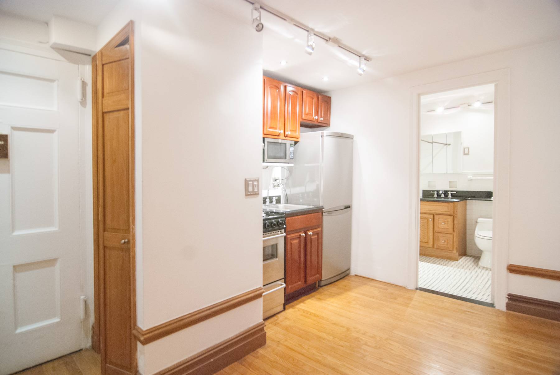 Charming Studio Next to Central Park!