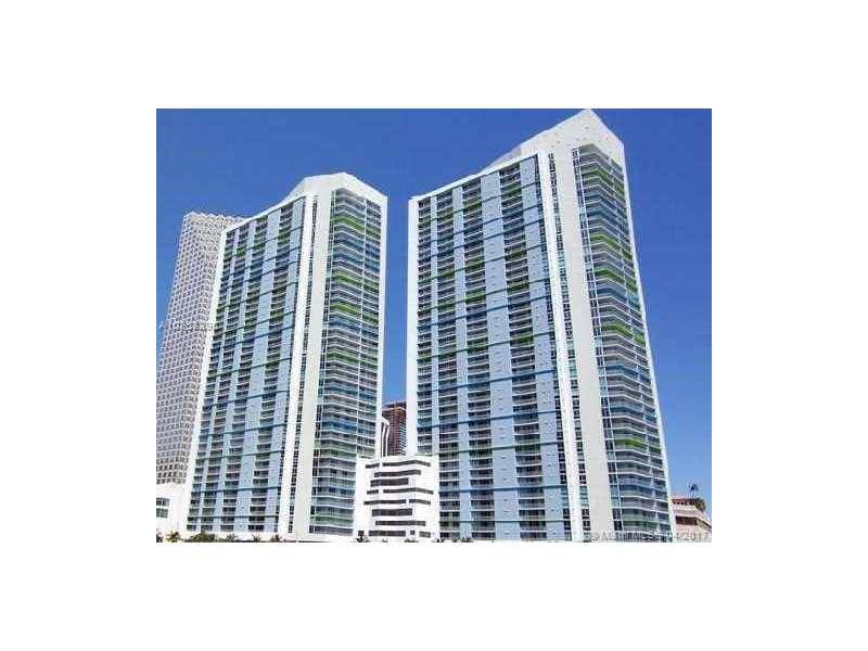 BEAUTIFUL 3 BEDROOMS 2 BATHROOMS IN THE BEST LOCATION OF DOWNTOWN MIAMI