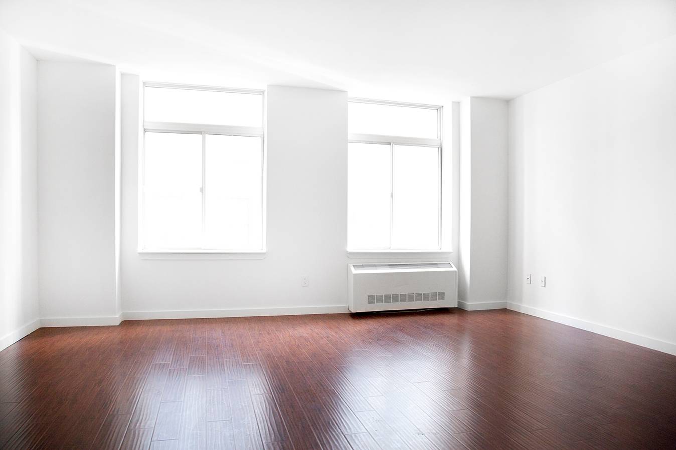 **NO FEE & ONE MONTH FREE** Large Studio with HUGE private terrace in the heart of the Financial District