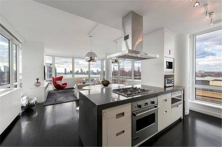 Fabulous Chelsea 2 Bedroom Apartment with Rooftop Deck