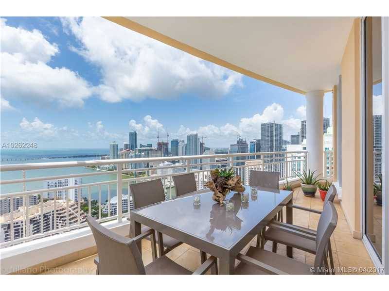 Welcome to this magnificent place and rent one of the few penthouses in the prestigious ThreeTequesta