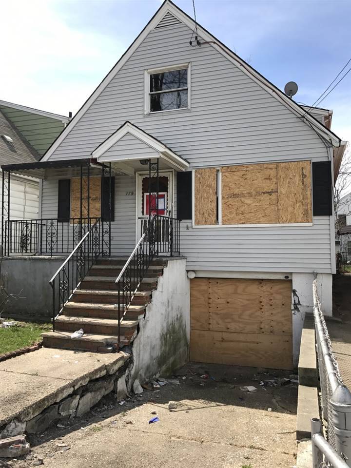 SINGLE FAMILY WITH HUGE POTENTIAL - 6 BR New Jersey