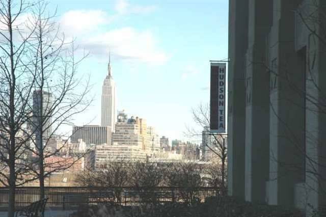 Spacious 2BR/2BA upgraded condo with NYC and Hudson river views from all rooms