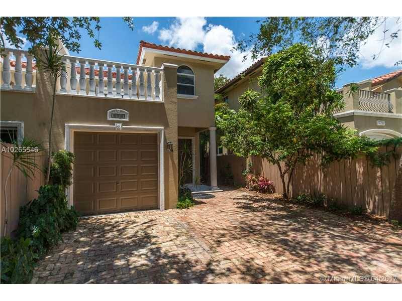 Live an urban lifestyle in this lovely town-home - 3180 Matilda St 3 BR Condo Coral Gables Miami