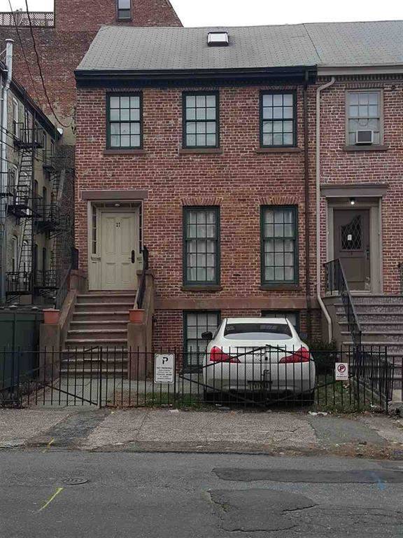 Beautiful 2 BD/1BA in a brick row house - 2 BR Historic Downtown New Jersey