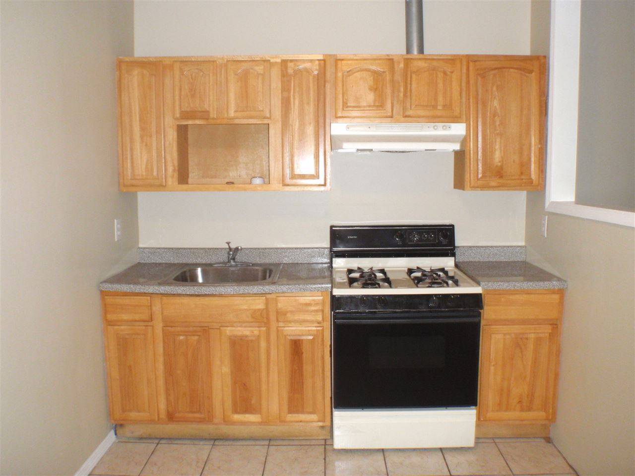 Move into this charming Jersey City Heights 1 bedroom rental