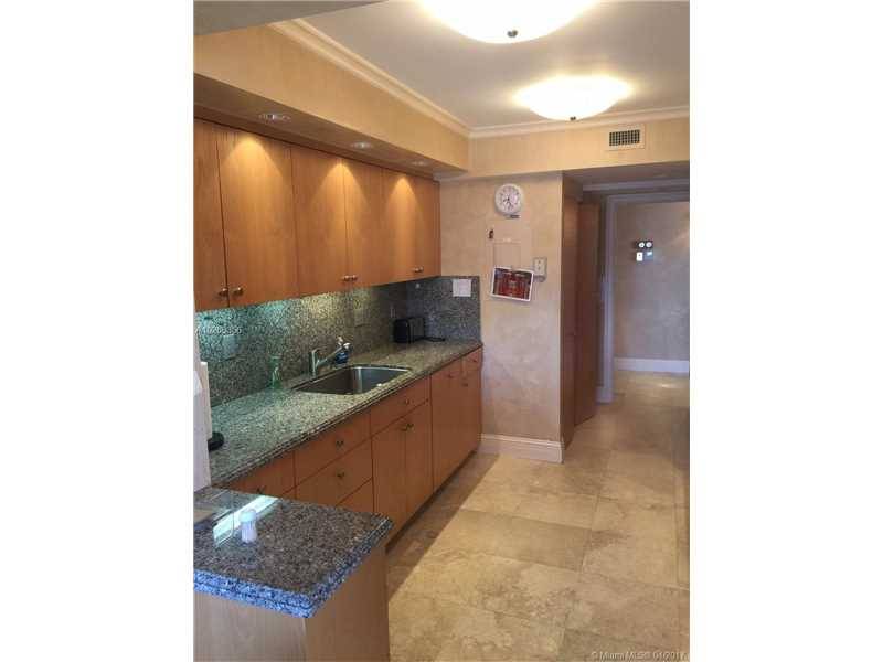 SPECTACULAR AND BEAUTIFULLY FURNISHED APARTMENT - TURNBERRY ISLE CONDO 2 BR Condo Aventura Miami