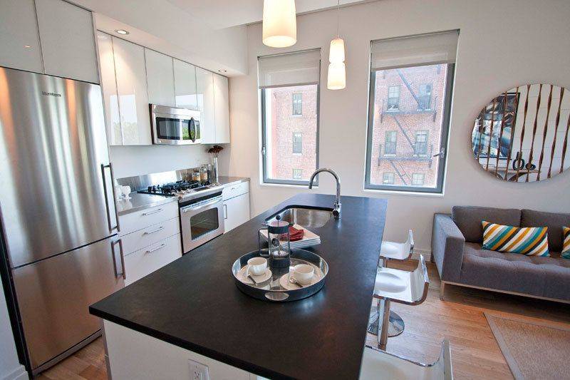 Hell's Kitchen - 2 Bedroom unit boasting unbeatable natural light with amenities galore!