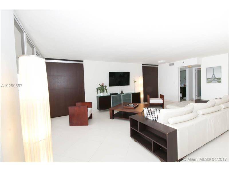 Beautiful apartment with breathtaking panoramic views of Downtown Miami