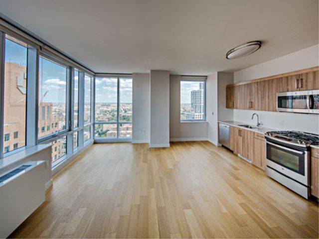 Large 2 Bedroom in Downtown Brooklyn, Close to 11 subway lines!