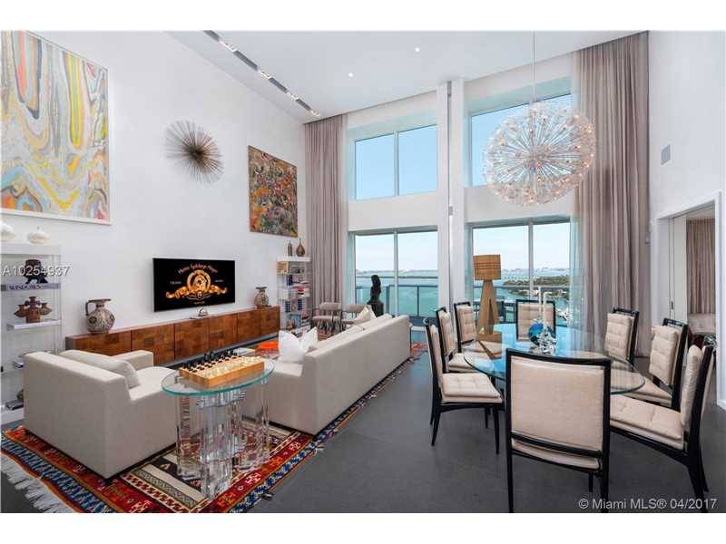 Stunning Penthouse with breathtaking skyline views of Biscayne Bay & Miami Beach