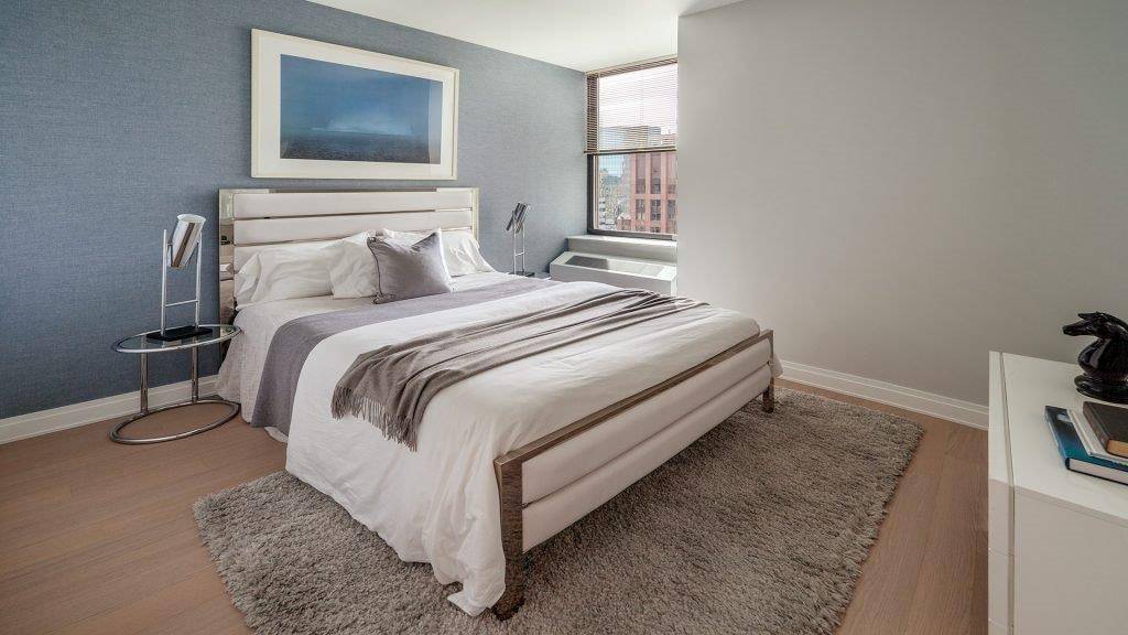 No Fee! Oversized High-Floor FiDi Studio in Luxury Residential Tower with Premier Amenities