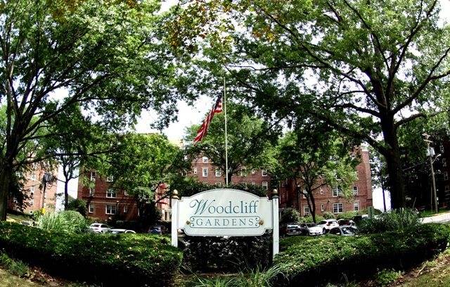 Charming & Spacious C line One Bedroom at Pet Friendly Woodcliff Gardens