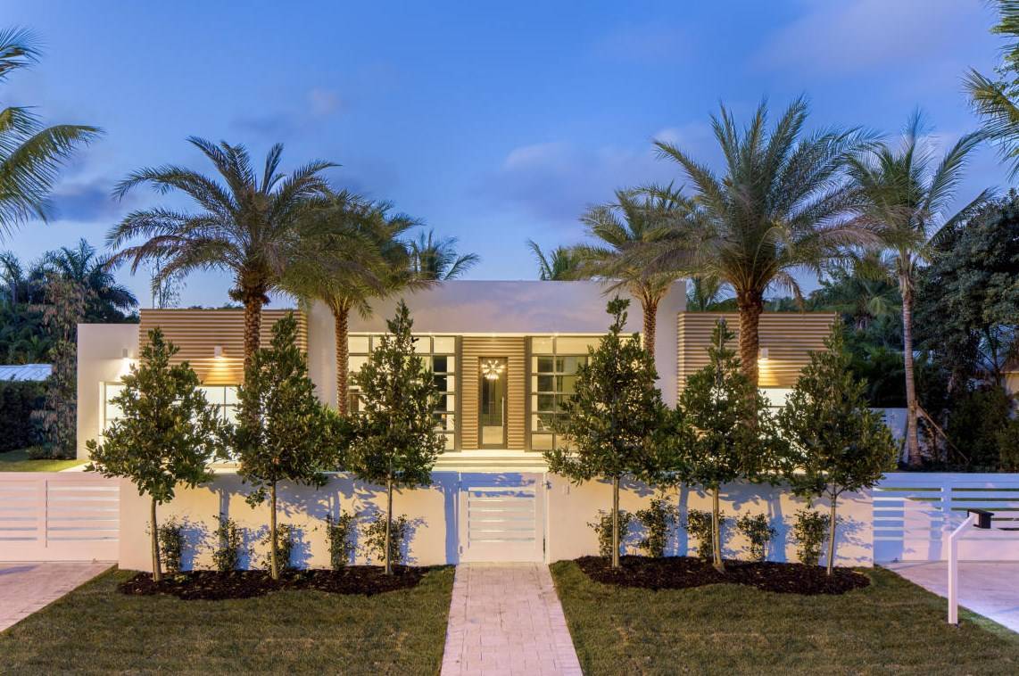DELRAY BEACH ONE-OF-A -KIND NEW CONSTRUCTION MOMENTS TO THE OCEAN