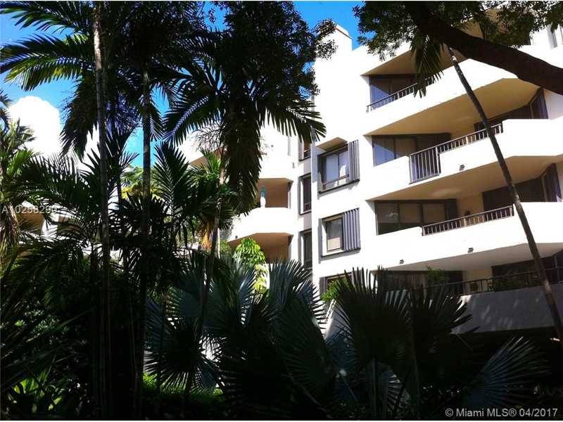 Bright and spacious apartment with 2-parking spaces in Botanica at Key Colony