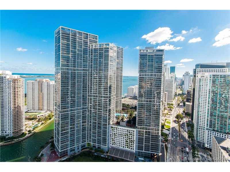 Gorgeous 3 Bed/ 2 Bath at Icon Brickell with breathtaking water views from every room