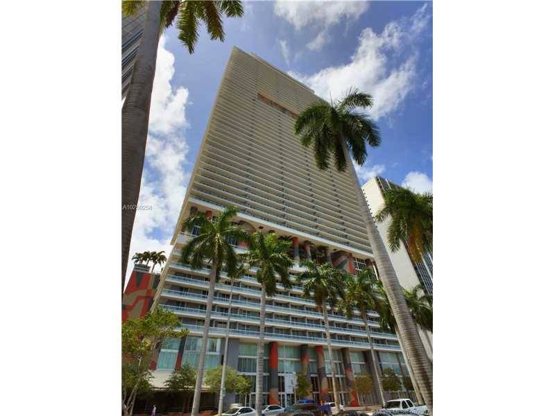 Enjoy breathtaking views from this spacious 2/2 condo in one of Downtown Miami's most desired buildings
