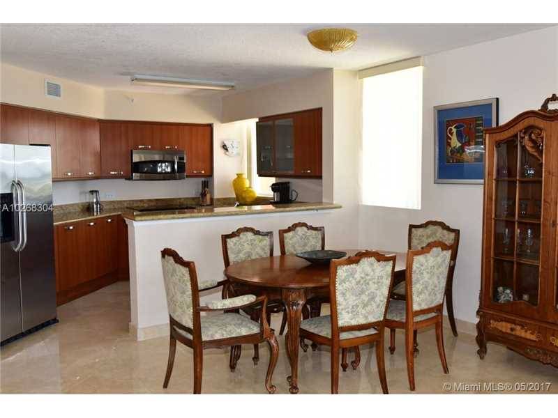 GORGEOUS CORNER UNIT WITH 3 BEDROOMS AND 3 BATHROOMS