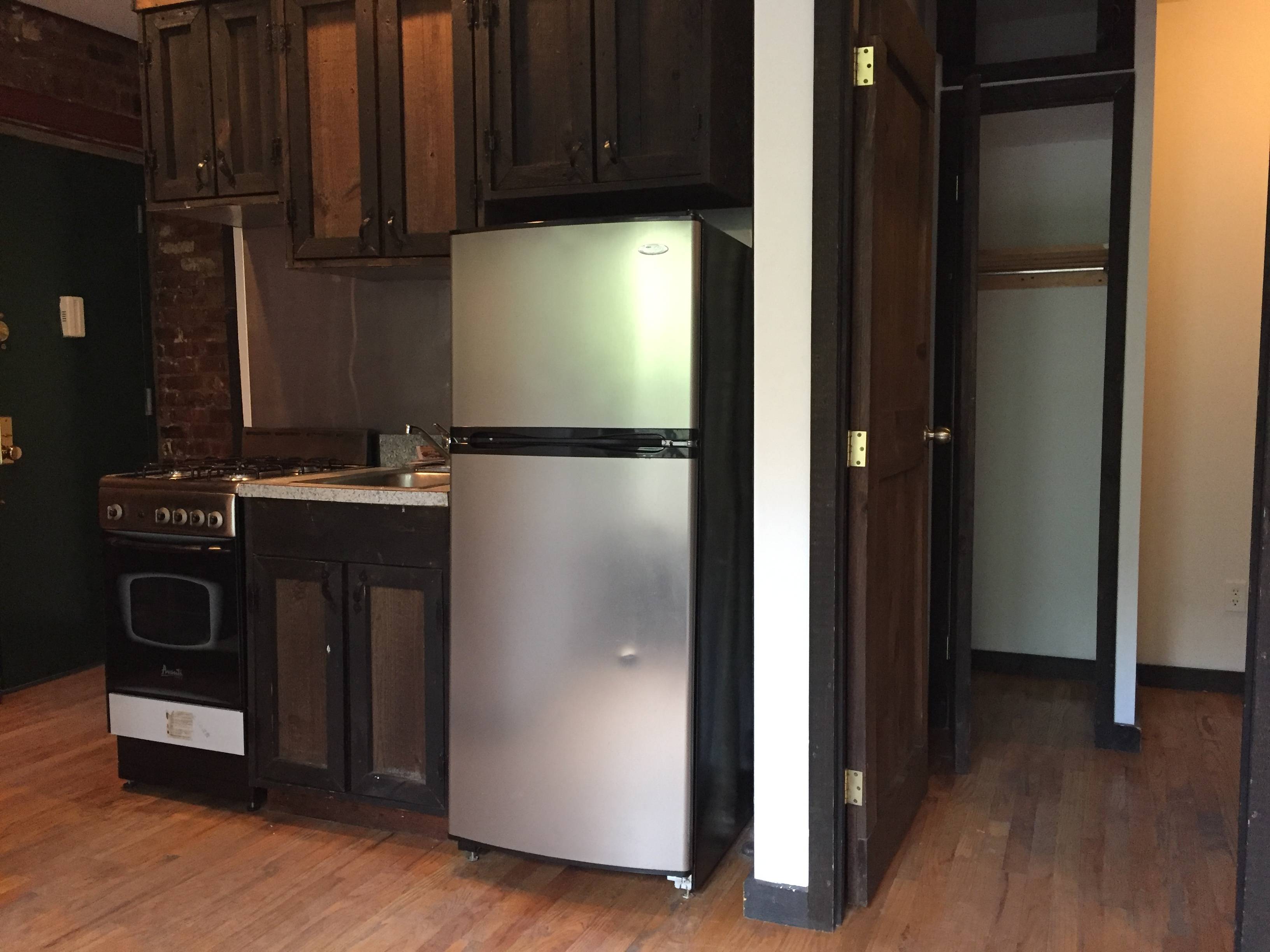 East Village: Charming 1 Bedroom with Washer/Dryer in Unit