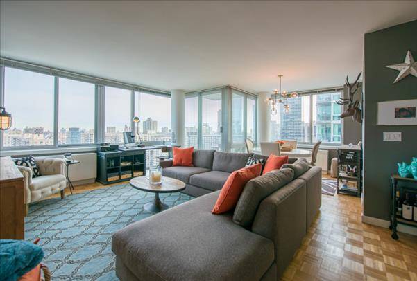 Stunning City & River Views!!! This 1 Bedroom 1 Bathroom Apartment in the Upper West Side, is Near all the Entertainment!! Opera, Ballet and MUCH MUCH MORE!!!