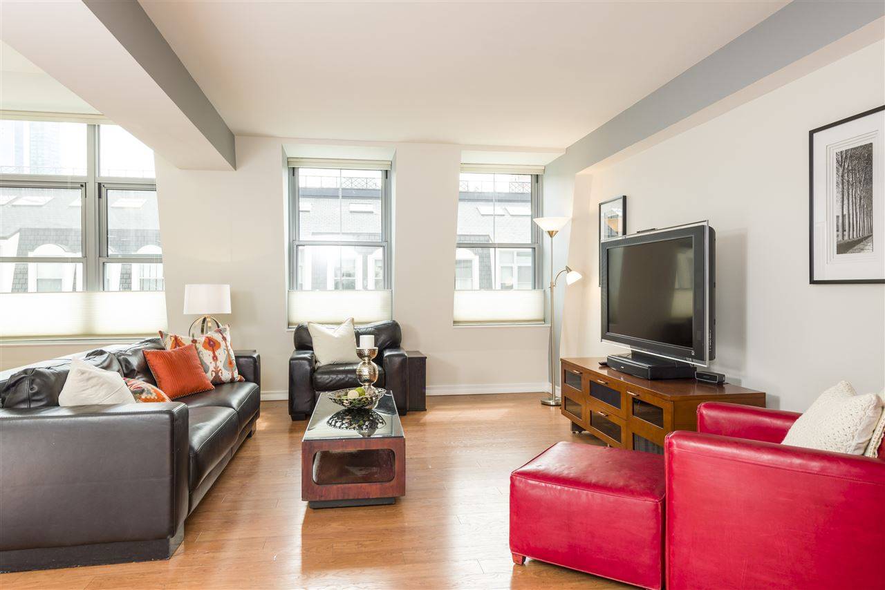 Located in the heart of the sought-after Paulus Hook area