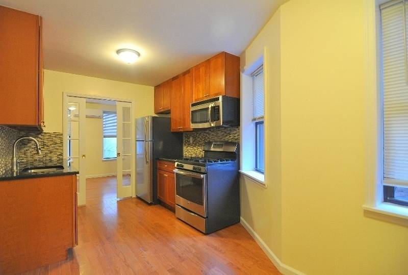 NO FEE & One Month Free! Gut Renovated 1 BD apartment in the heart of Upper East Side!