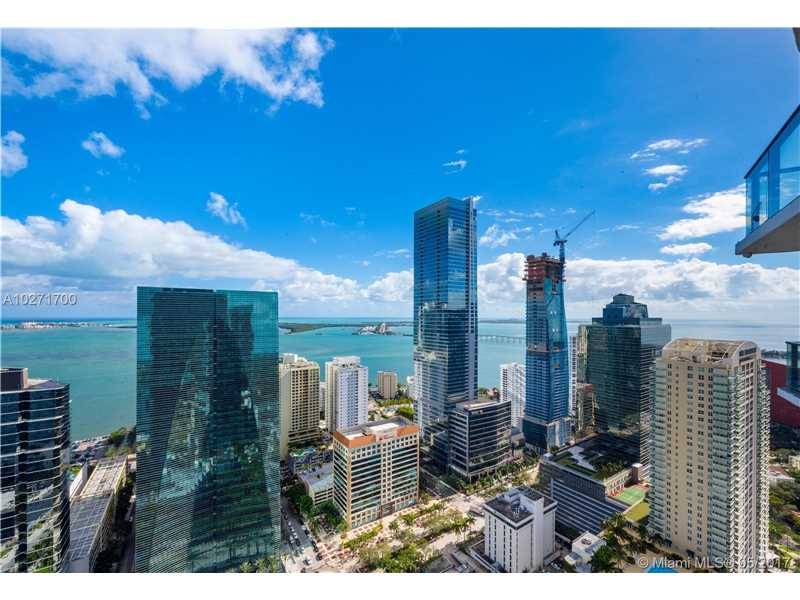 SPECTACULAR BREATHTAKING VIEW FROM BISCAYNE BAY OVER THE OCEAN TO SOUTH BEACH