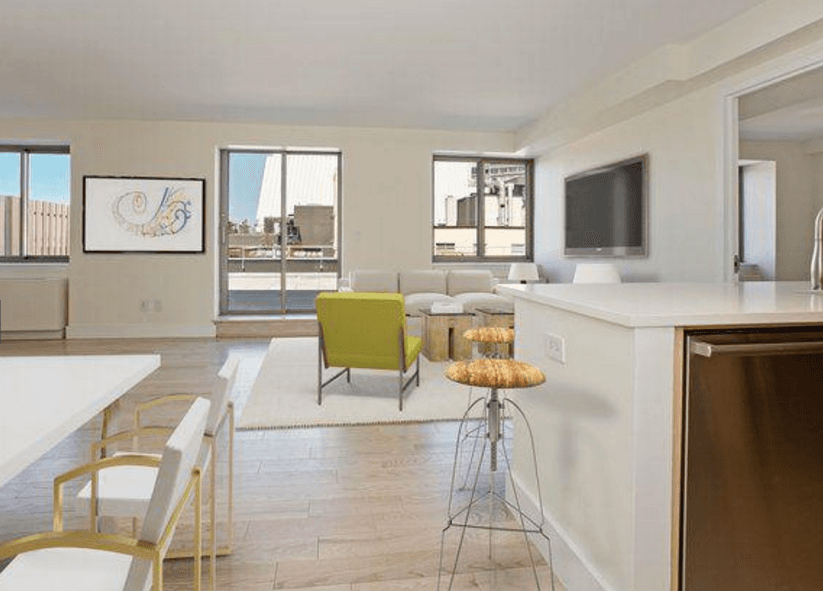 THIS GORGEOUS SKYSCRAPER Has 2 Bedroom 2 Bathroom Available, Near all 4 Star Restaurants, Rockefeller Park and Much More, THIS WON'T LAST!!!!