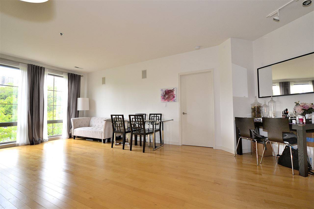 2 BD / 2 BA condo in the luxurious waterfront community of Hudson Club at Port Imperial