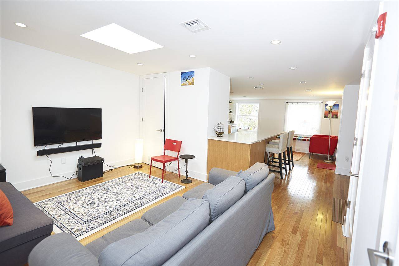 MINT CONDITION - 2 BR Paulus Hook New Jersey