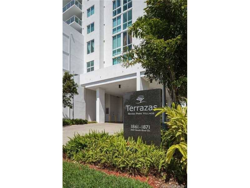 Stunning Centrally Located High Rise with Views over the Historic Miami River and Downtown Miami