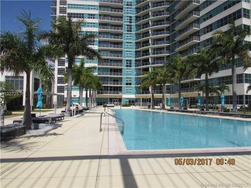 Spectacular Bayviews from this spacious 2bed/ 2 bath with floor to celling windows